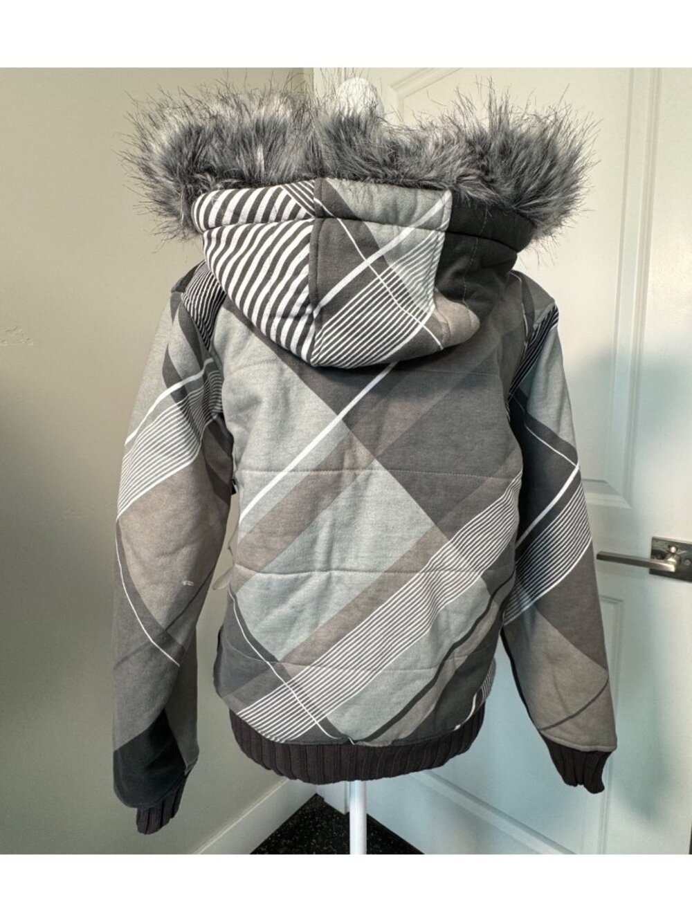 Billabong Hooded Jacket Faux Fur Trim Gray/Black Geometric Pattern Womens S - Picture 15 of 16